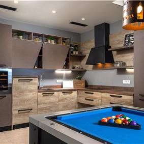 4 Bedroom Villa with Salt Water Pool, Private mini golf course and Rooftop Terrace near Opatija, Sleeps 8